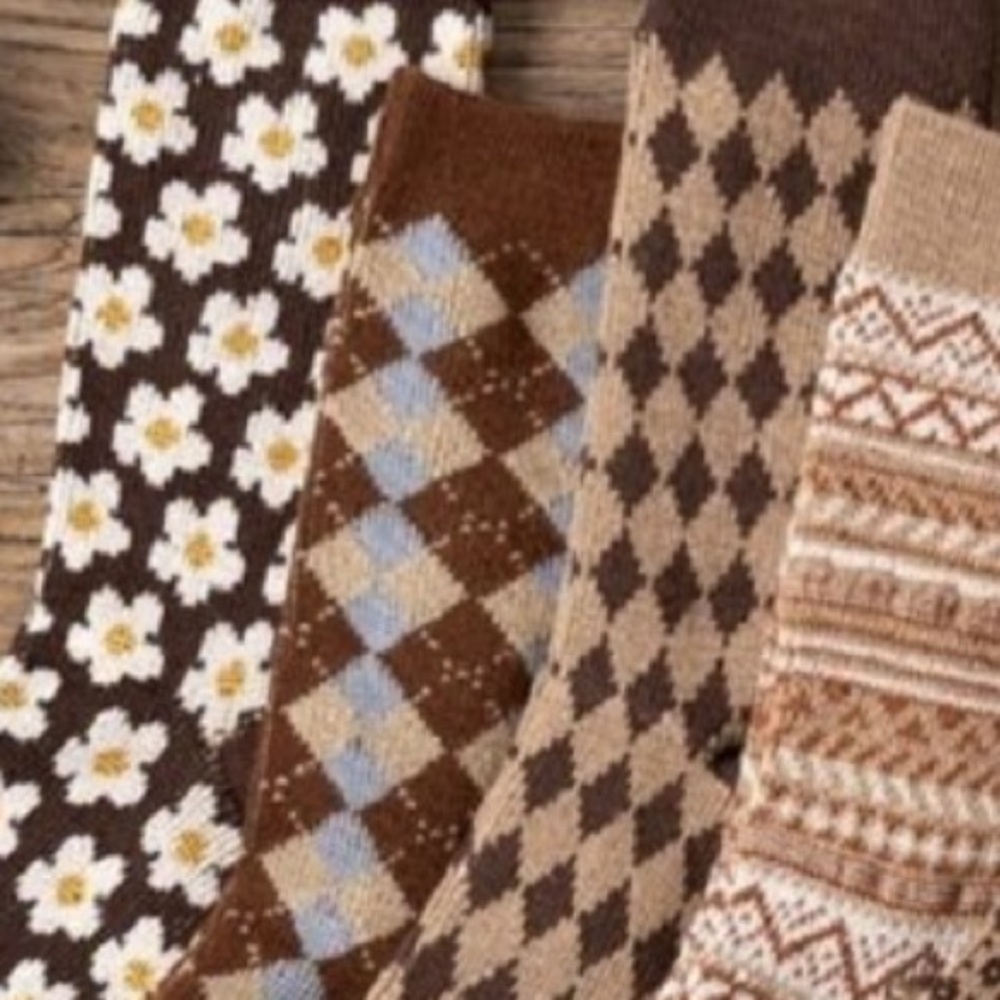 4 Pack of Brown Floral Socks NWT - Picture 3 of 3